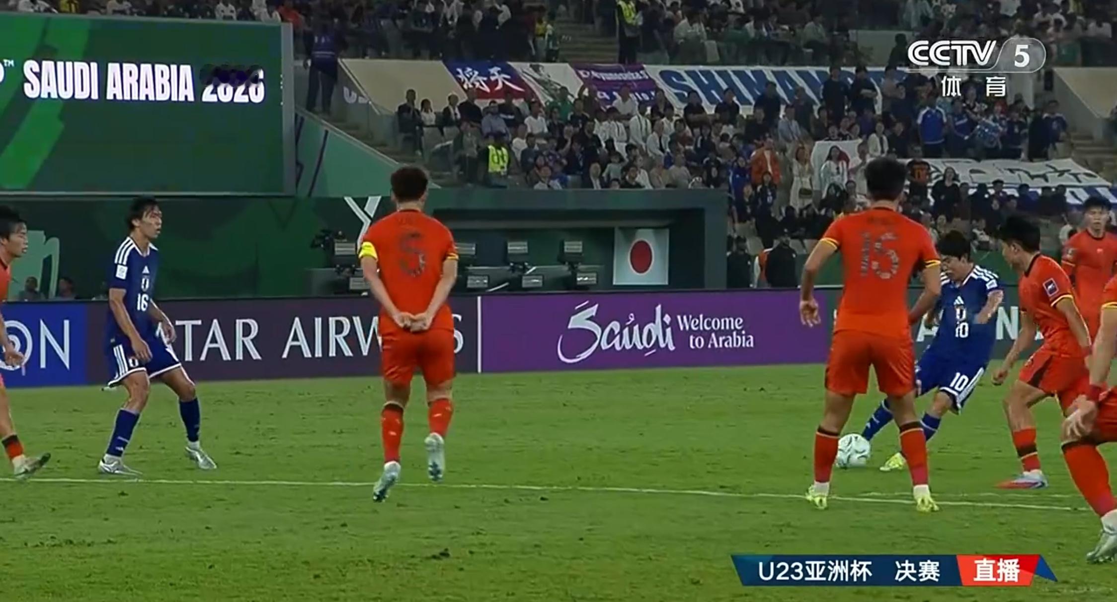U23国足vs日本 下半场得想办法把球送前场去，不然很难踢了 