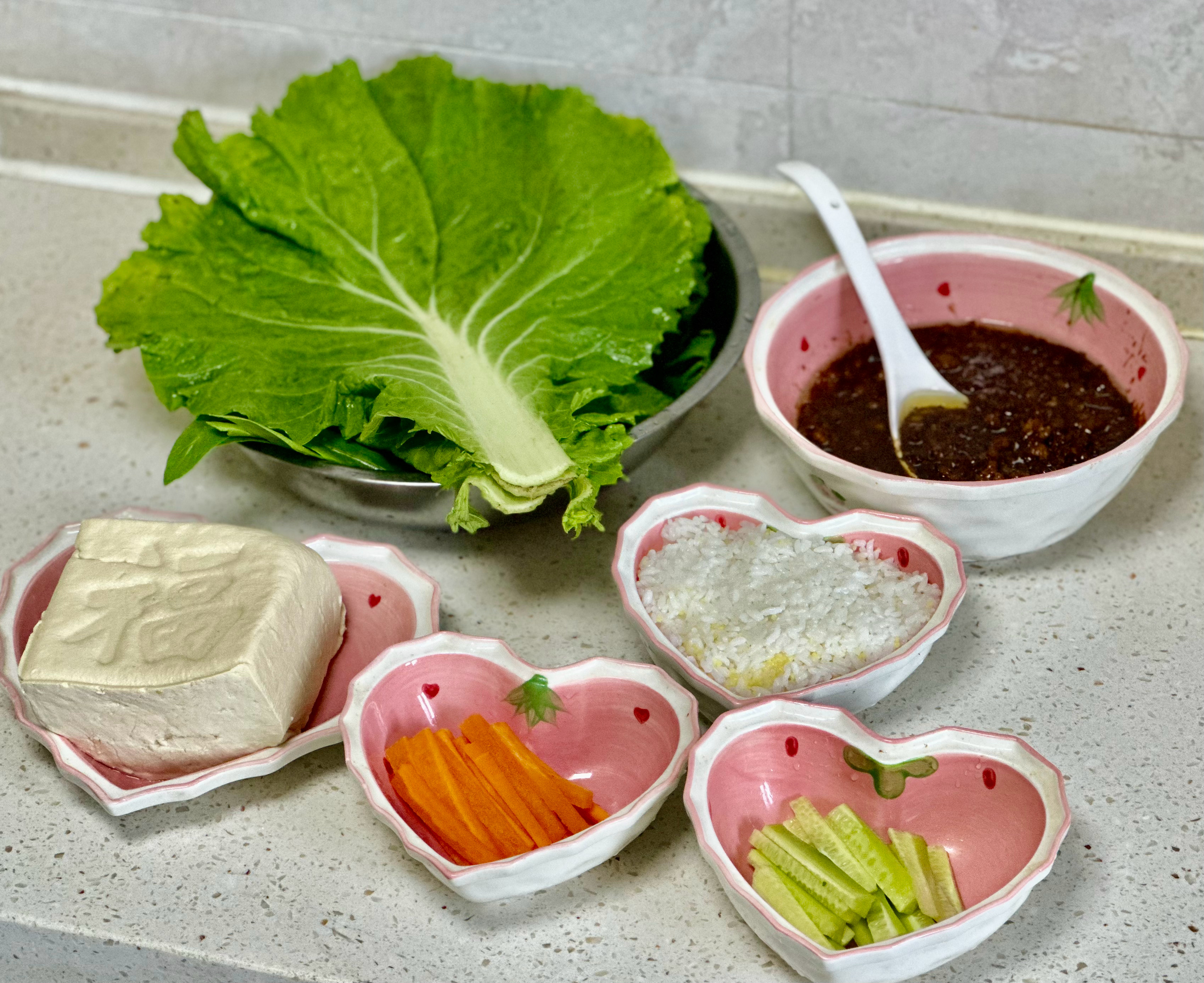 肉酱豆腐菜包饭[抱抱][抱抱][抱抱] ​​​