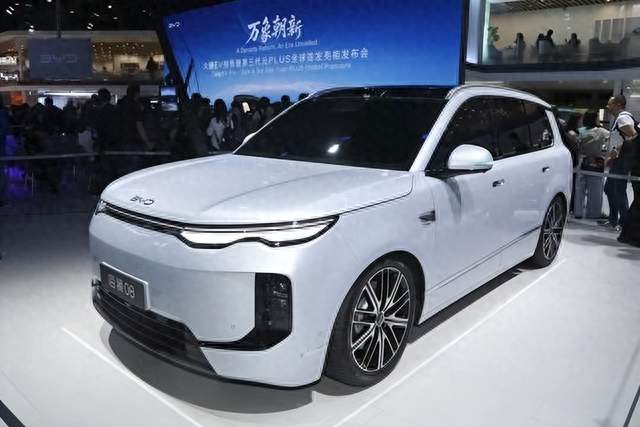 比亚迪海狮08来了，这台"兄弟车"能不能接住这泼天的热度？