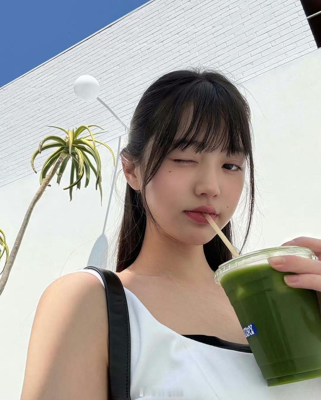 张元英汗毛怎么现在连有汗毛都要被审判了[疑问]人有毛不是正常的… ​​​