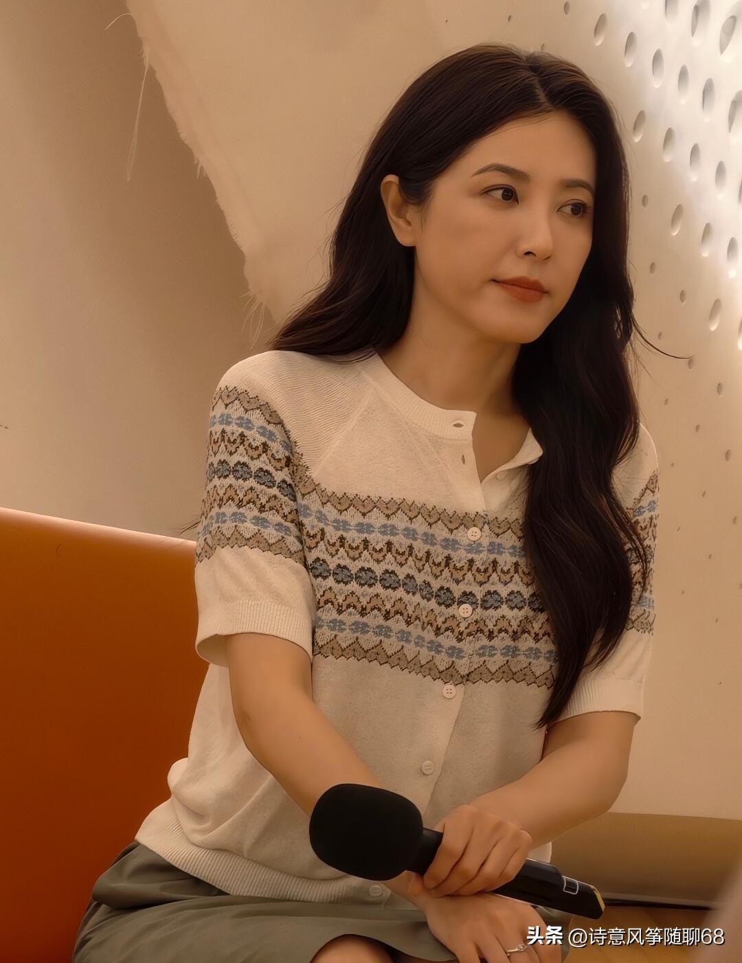 中戏的第一美女，要身材有身材，要相貌有相貌，为什么49岁了还是单身着呢？

留着