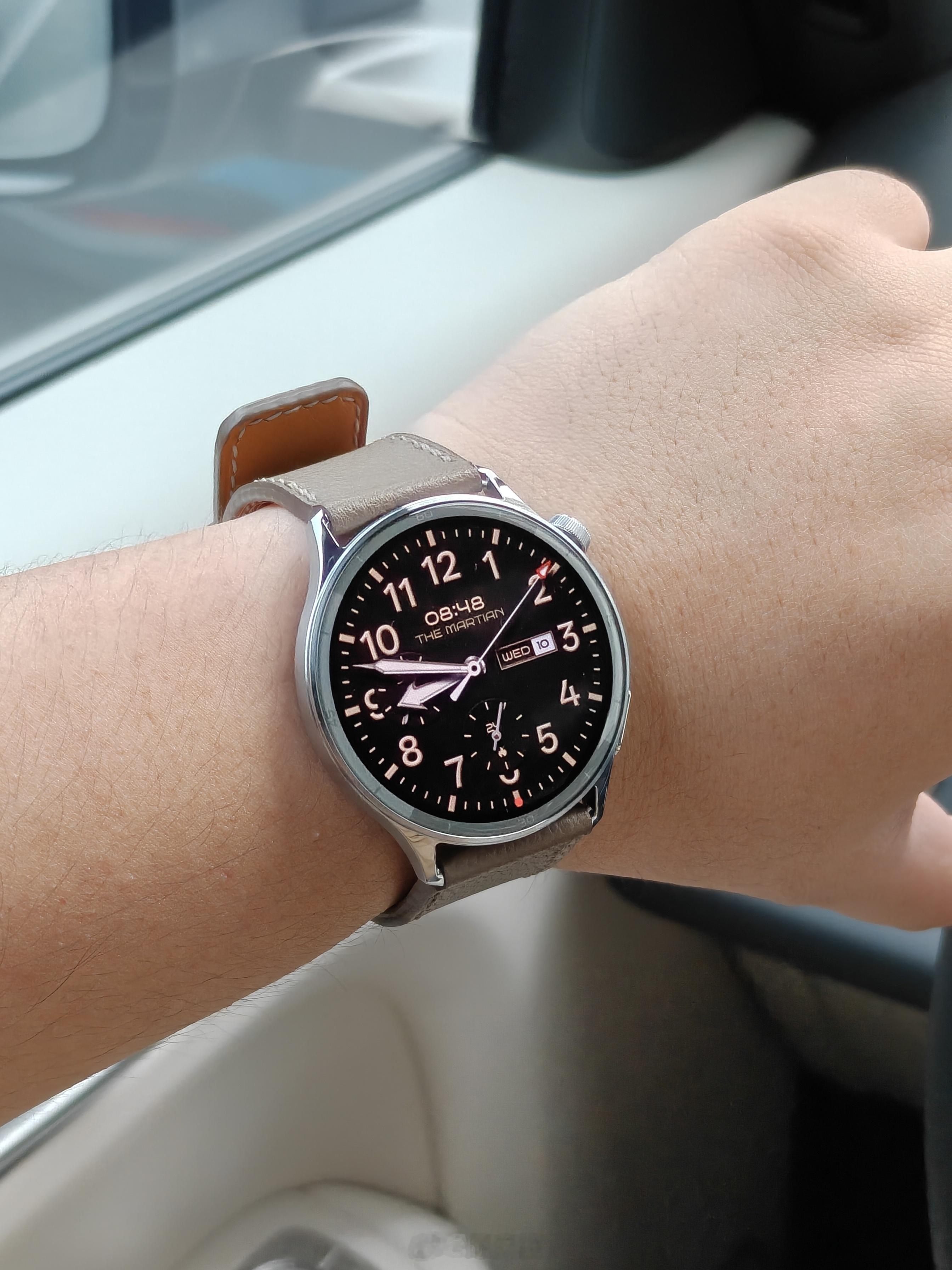 OPPO Watch的这个新表盘我真的很喜欢，叫做「先锋」，适合我这种沉稳男