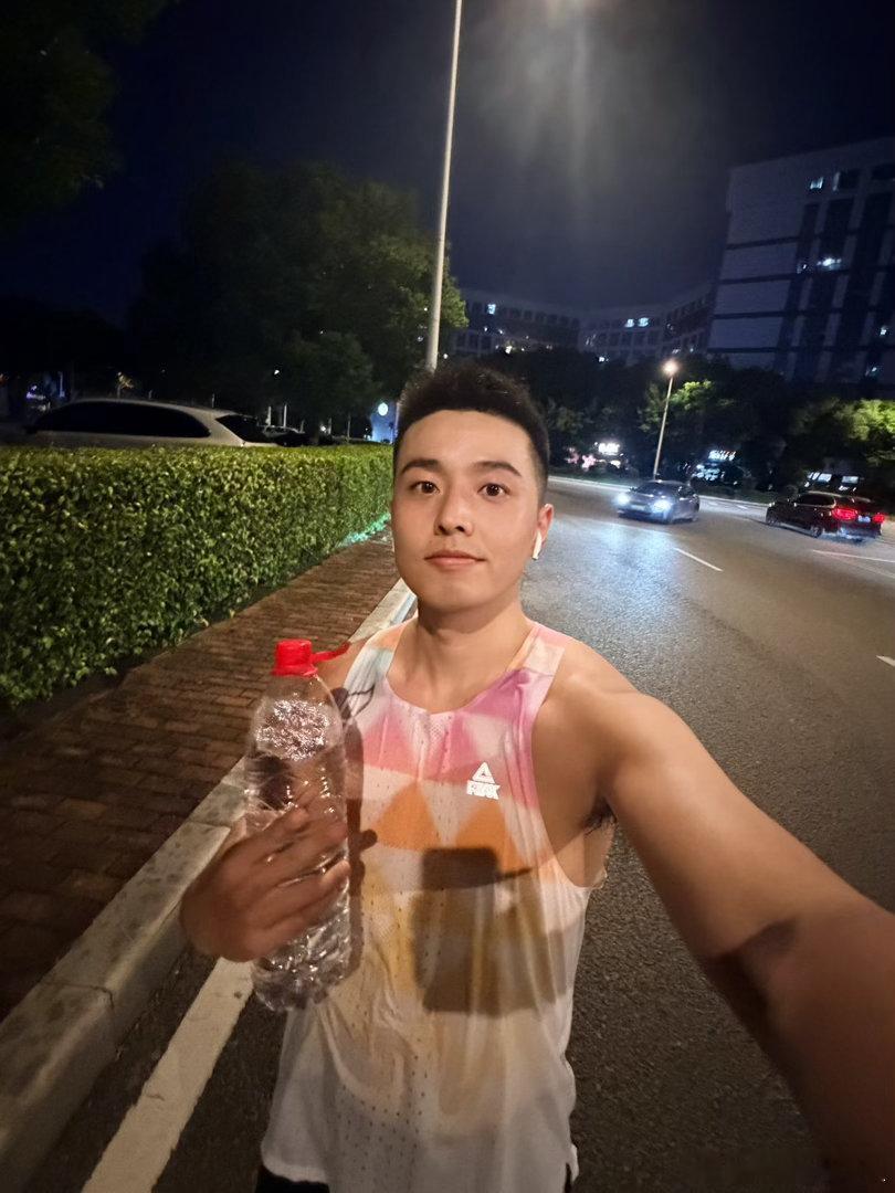 跑步打卡  15k | 慢慢提速，掌控属于自己的节奏天气终于转凉了，跑起来心率都