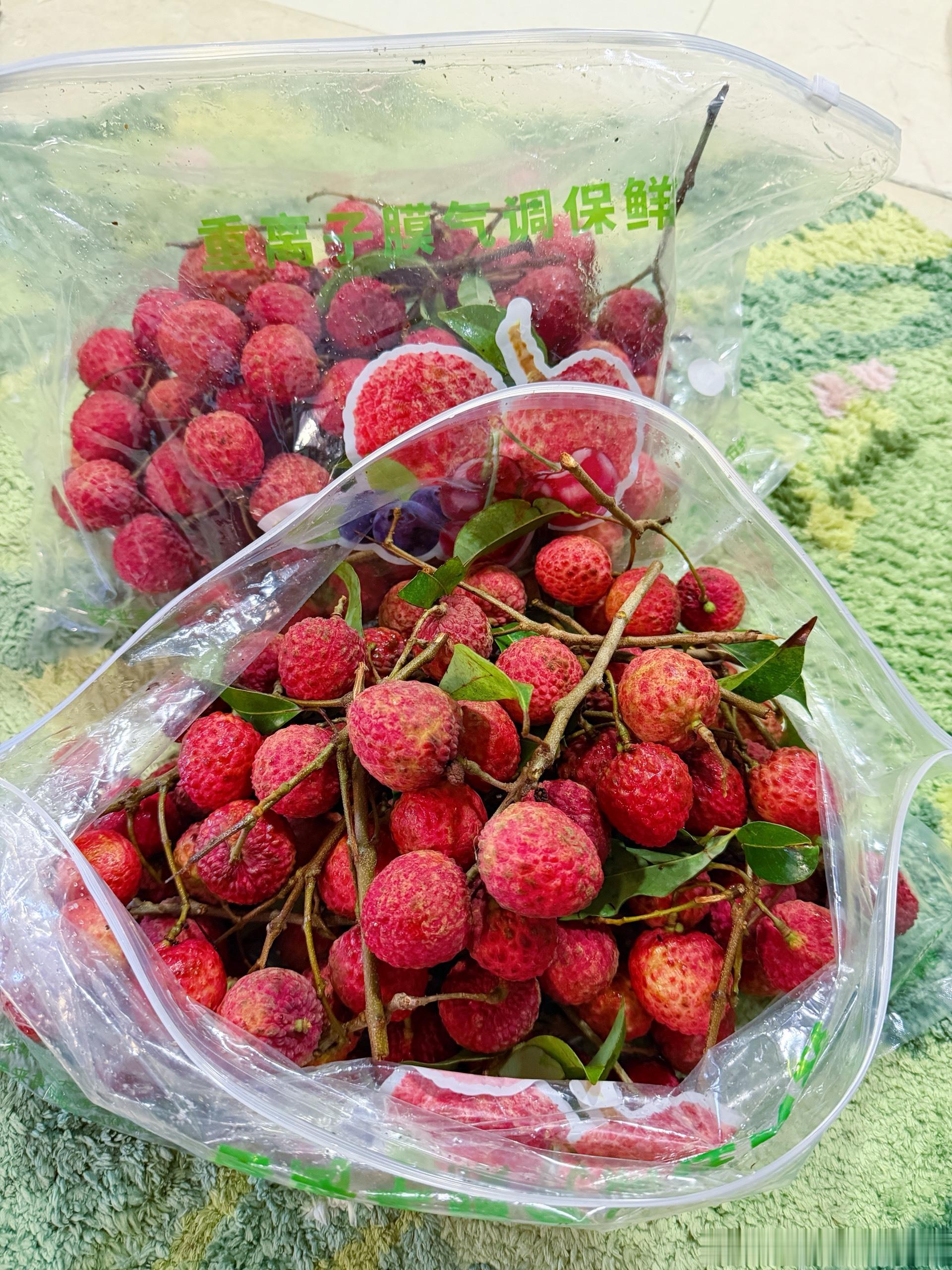 荔枝界的极品：仙进奉，肉厚核小多汁甜蜜，为每年的荔枝季画上完美句号。从树上摘了装