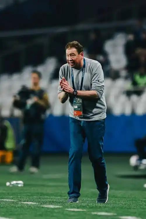 斯卢茨基执教申花两年，球队国脚锐减近一半！这是什么原因呢？就在国足新一期名单里，