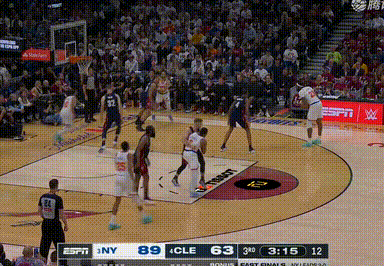 沙美特也打出了手递手挡拆尼克斯vs骑士NBA