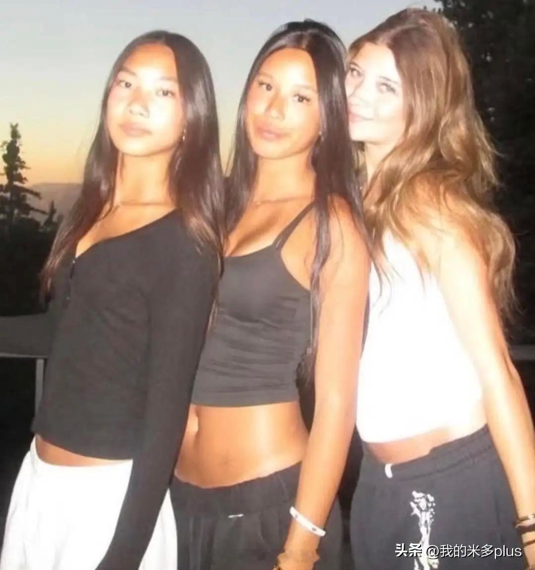 张庭女儿在美国上高中，15岁林希瞳晒同学合影，一个比一个火辣，都太成熟范儿了。而