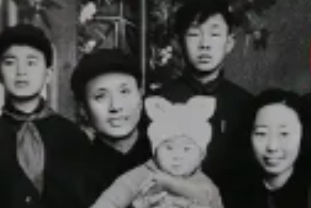 1966年，四川新津一户干部家庭突然失去主心骨，夫妻俩被带走前，把家里的钥匙和保