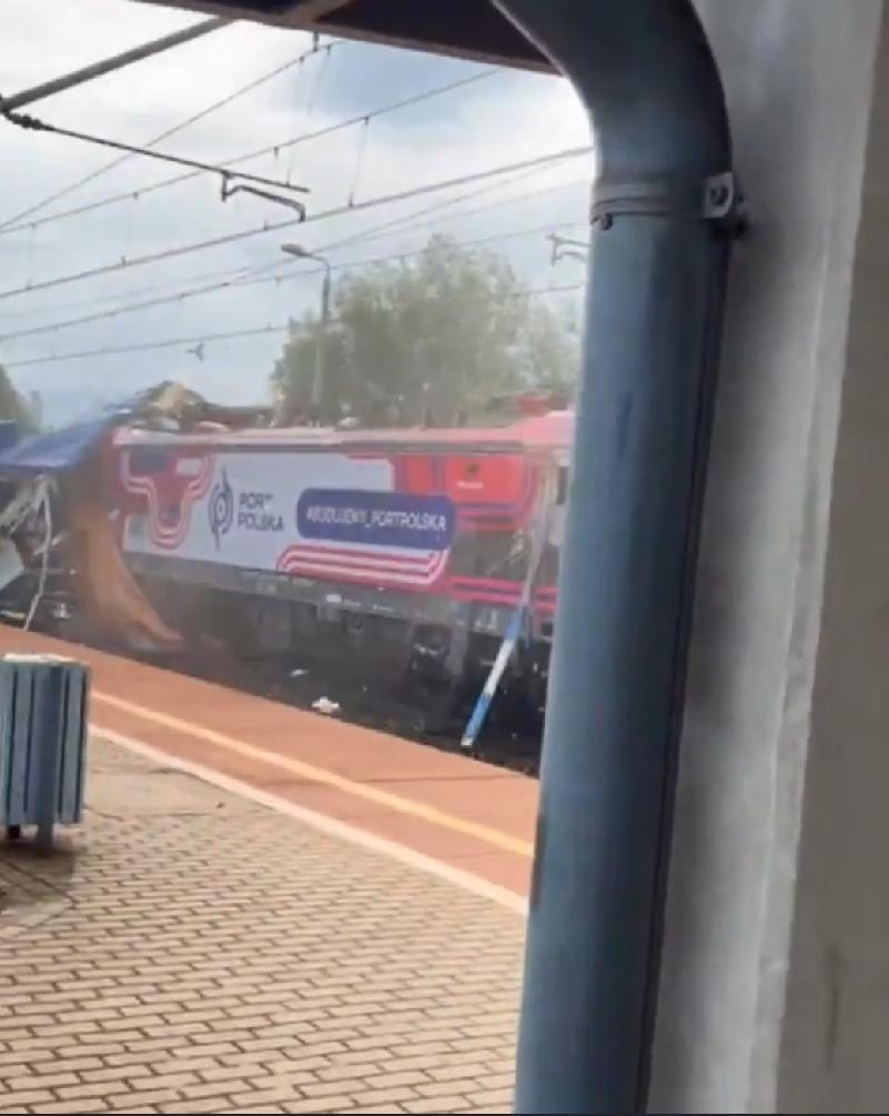波兰格但斯克市（Gdańsk）昨日（3日）发生一宗严重铁路事故。一辆重型卡车在驶