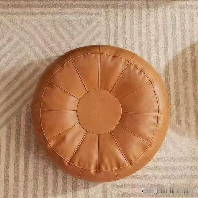 我从某多多花了不到十块钱买了个皮礅套子。
把过时的还新新的毛衣，呢子裙子啥的都装