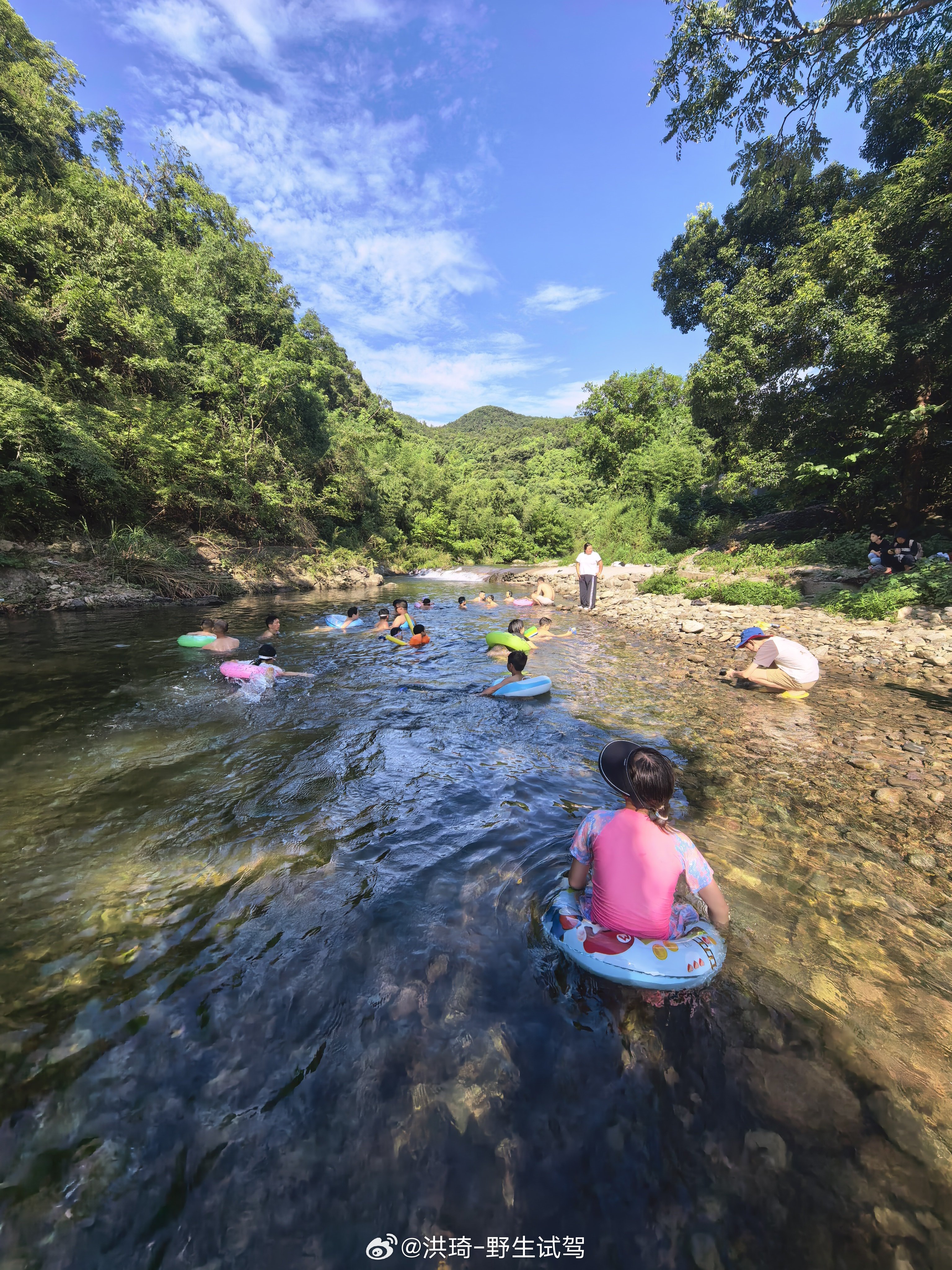 浅谈的山野泳池