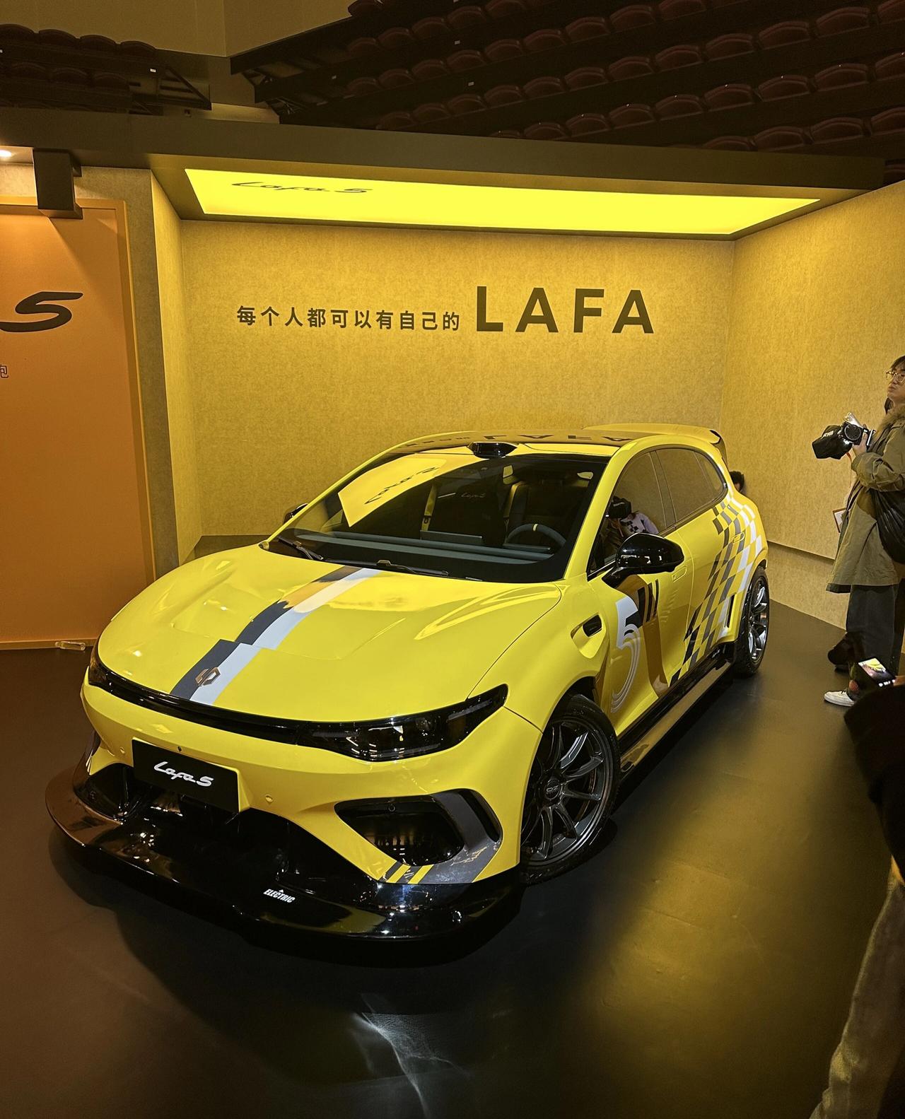 来参加零跑lafa5上市发布会了，这车机械部分键盘值就很高。6秒级的加速能力，后