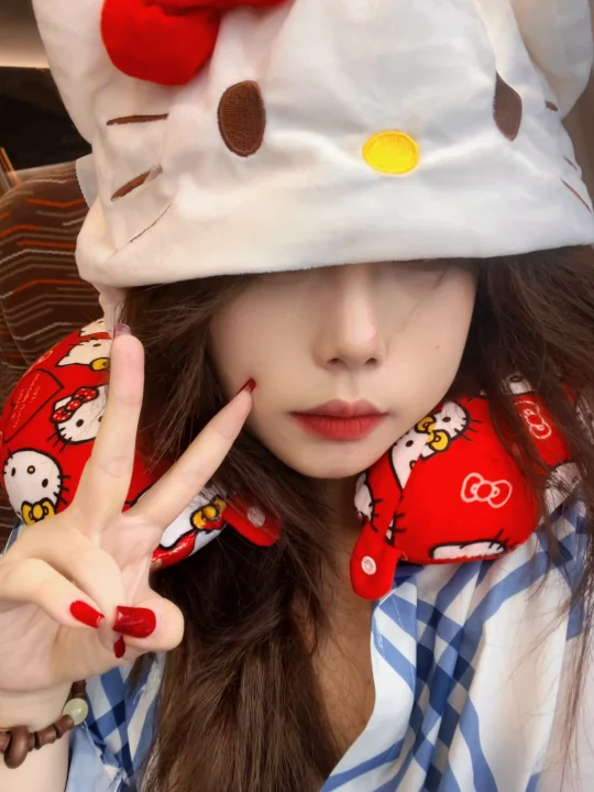 不露卡姿兰大眼睛的自拍