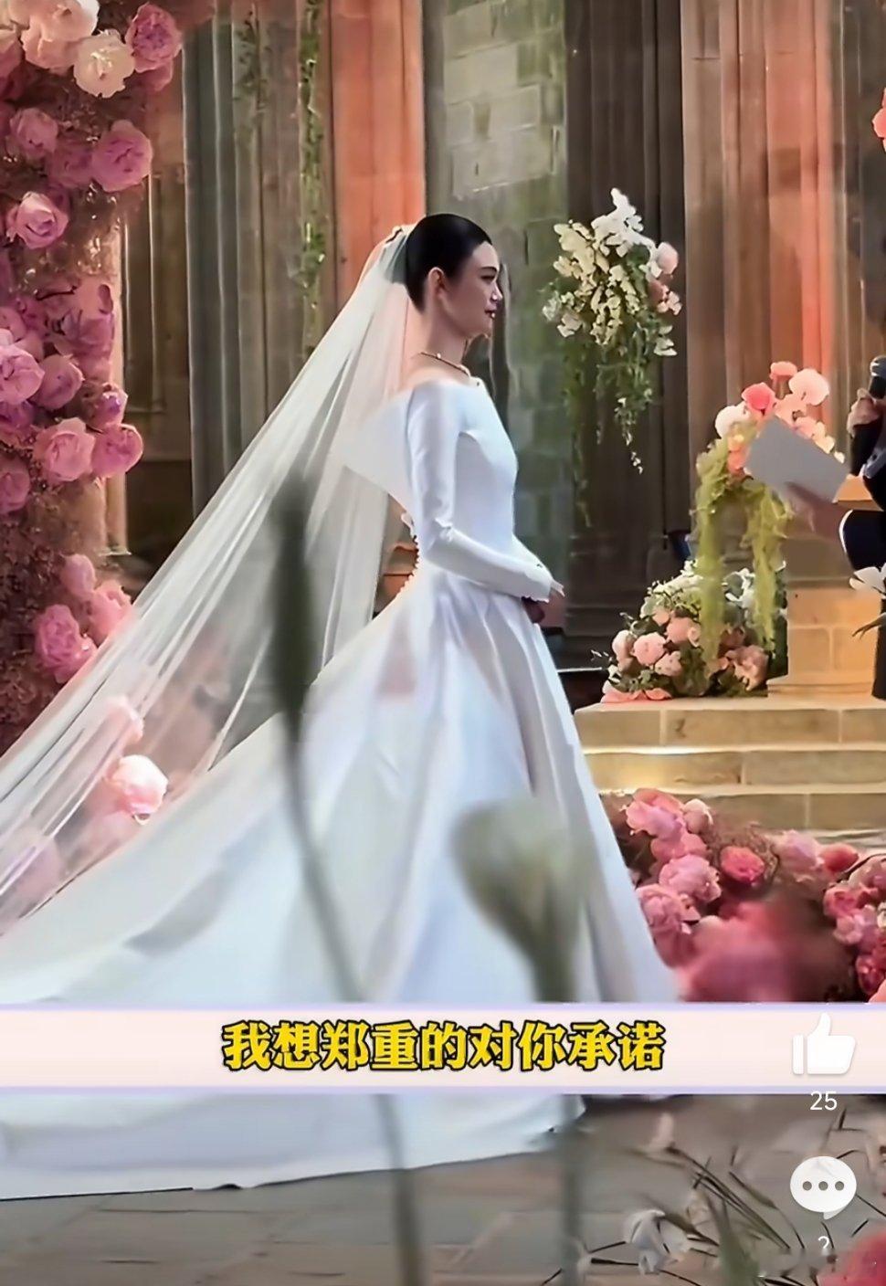 富有也限制了何猷君的想象法国古堡补办婚礼，何猷君改写婚誓，删掉传统誓词里的“贫穷