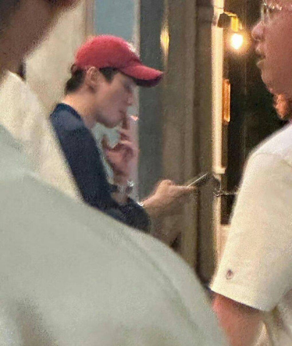 #李栋旭抽烟照#不要抽烟了 抽我吧[可怜] ​​​
