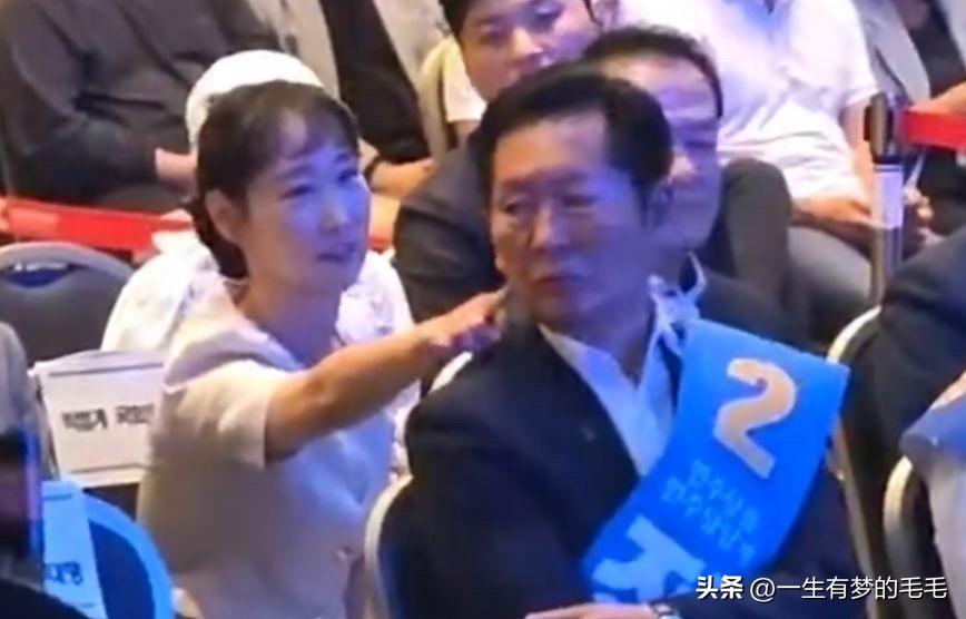 当众戳脸颊惹风波！李智恩放狠话：造谣暧昧关系直接起诉

8月4日，韩国共同民主党