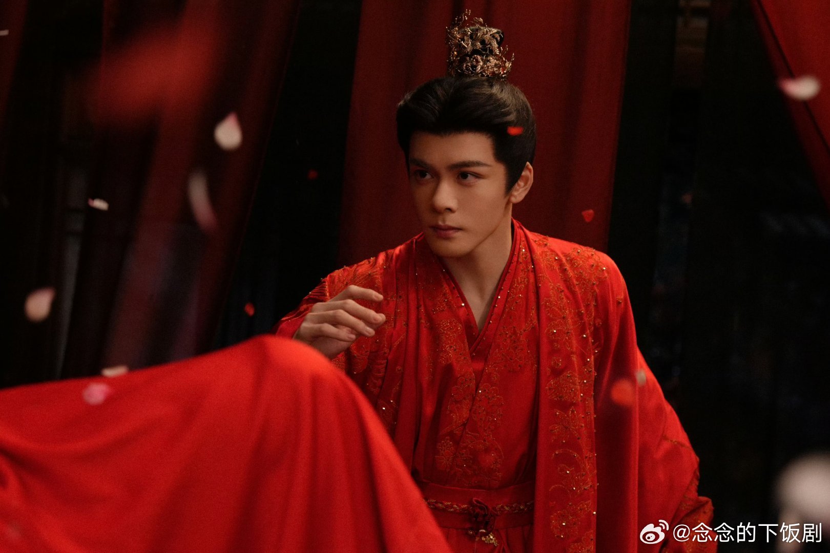 月鳞绮纪登顶月鳞绮纪热度破7000《月鳞绮纪》站内热度破7000，各大榜单稳居第