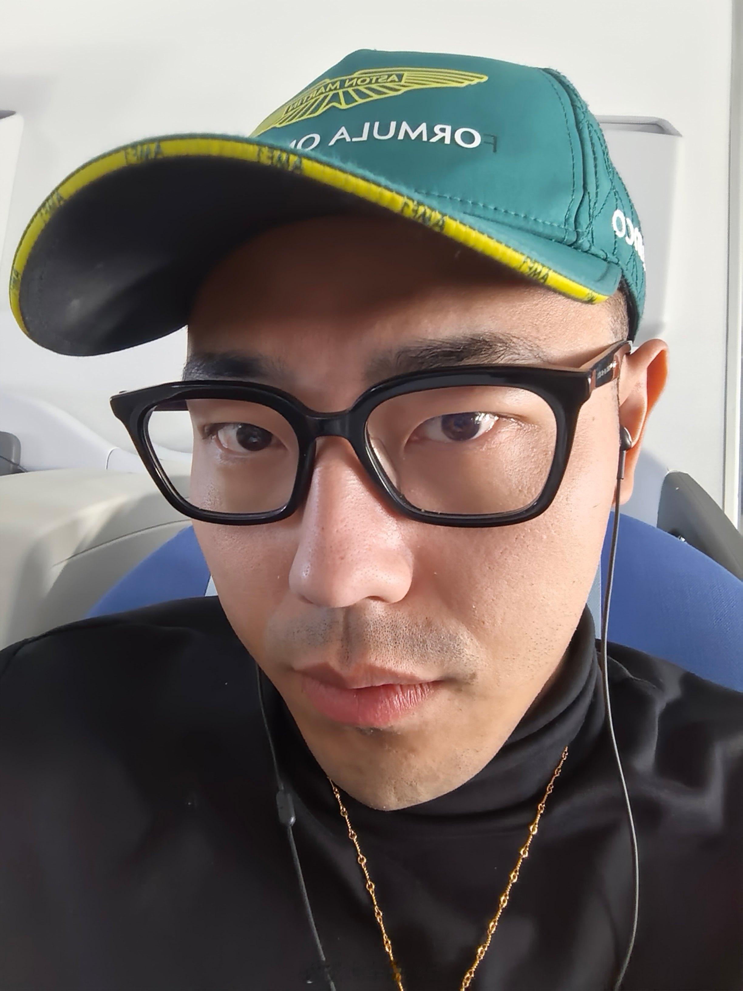 耳机，还是有线的好，随用随插，也丢不了 