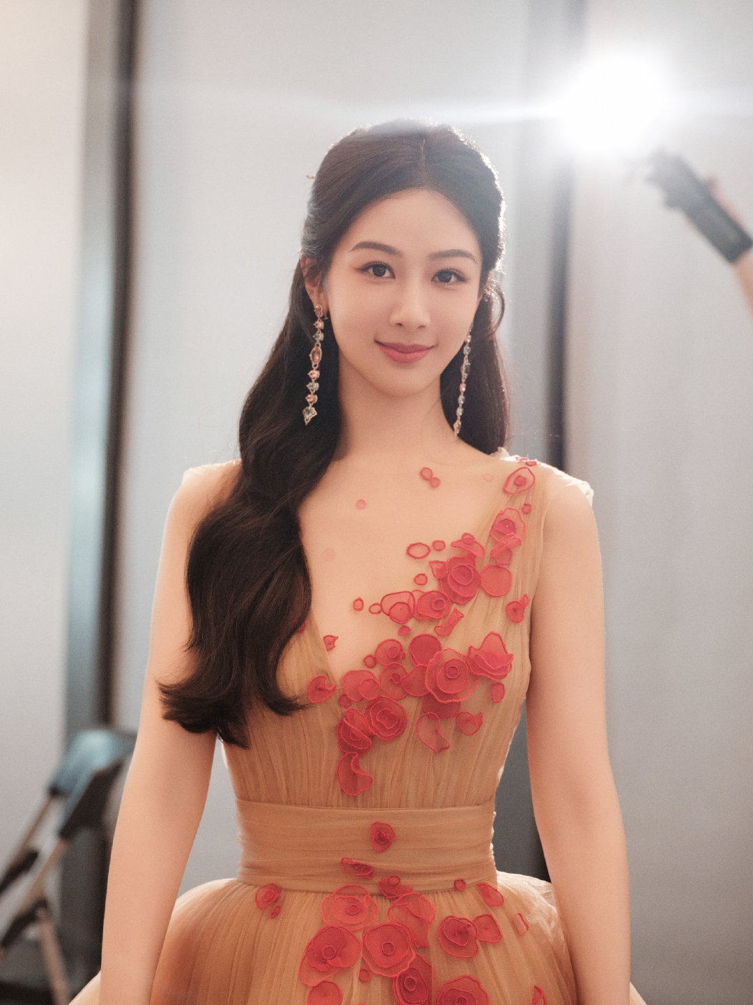 💜#杨紫国色芳华# 欢乐与活力在眉宇间闪耀萦绕​​​