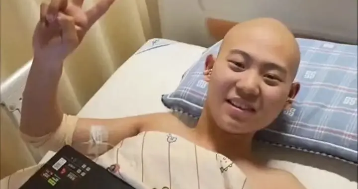 山东少年查出骨肉瘤，化疗后坚持高考，母亲：3个多月没学习，考成这样很欣慰