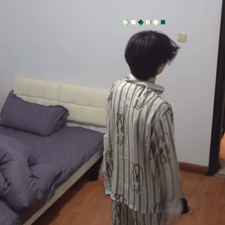 姐妹们呀然然的脸只有这么大一点 