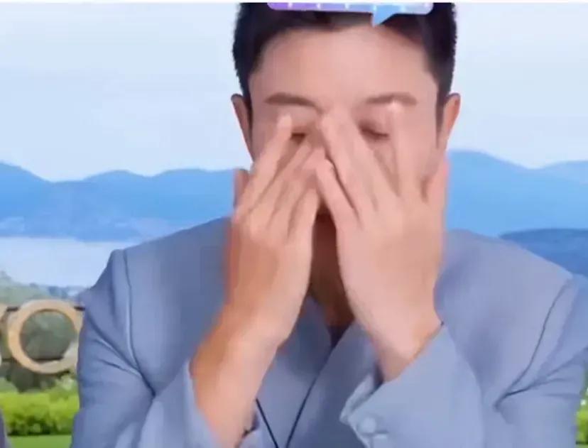 贾乃亮直播时，其团队发红包，竟然手滑，误发30万元现金的红包！这谁能想得到啊！
