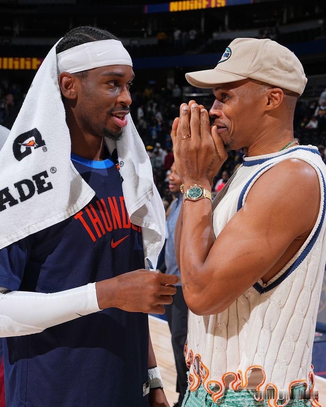 威少地位依旧稳固啊

前NBA球员“大将军”阿里纳斯在一档节目中谈到亚历山大超越