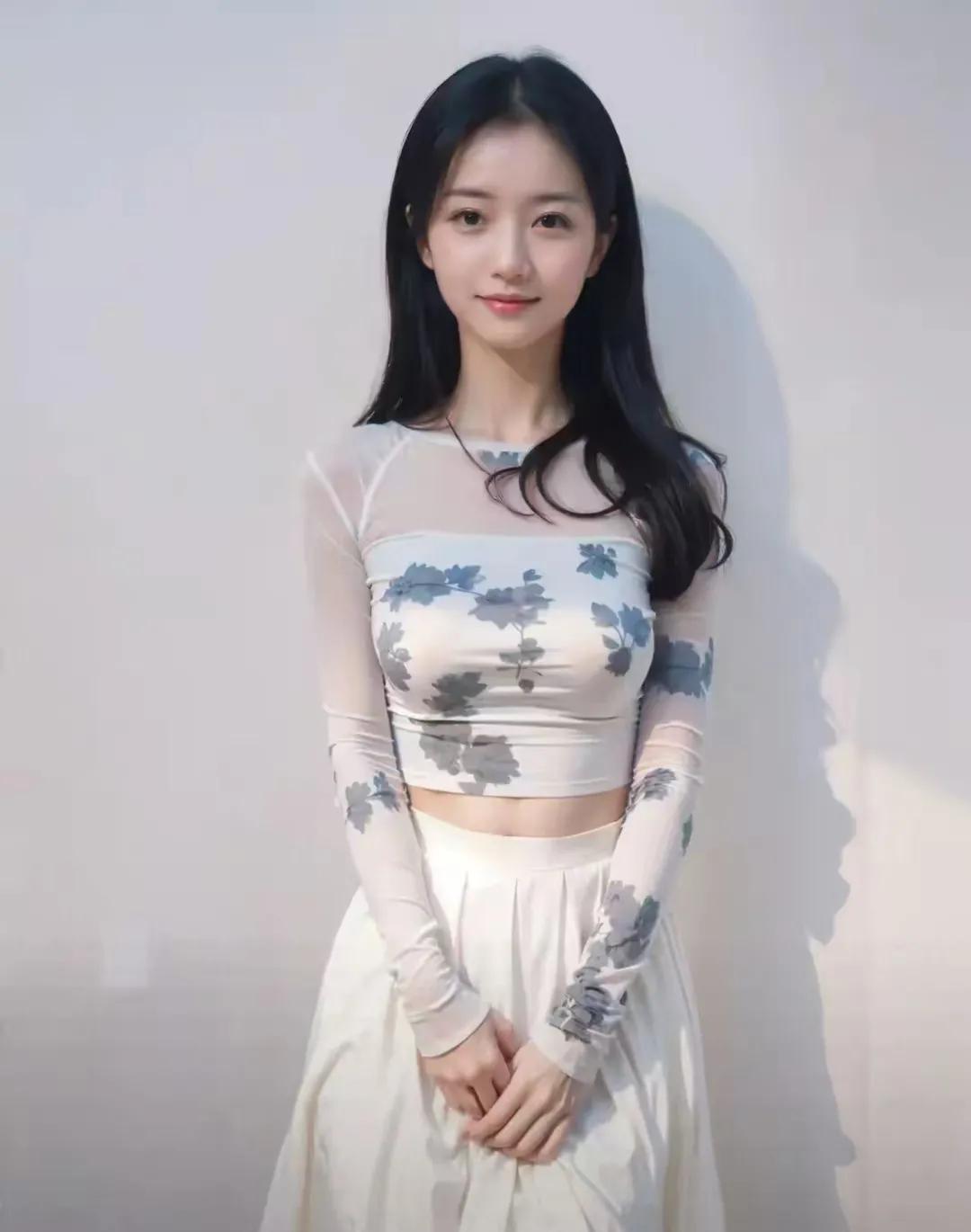 在这个男多女少的时代，小丽的故事似乎成了许多人的缩影。她，一个漂亮的女孩，身边总