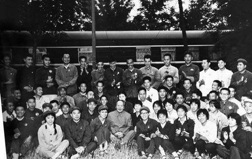 1953年毛泽东在专列上会见张玉美，临走前赠送三样东西，这些礼物究竟有何深意？