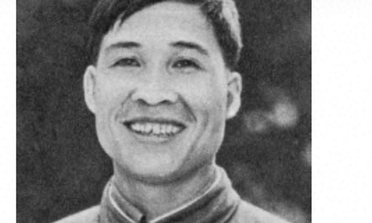 民兵排长独自突入越军阵地，山头突然响起口哨声，同伴警觉：会不会是越军的暗号？
1