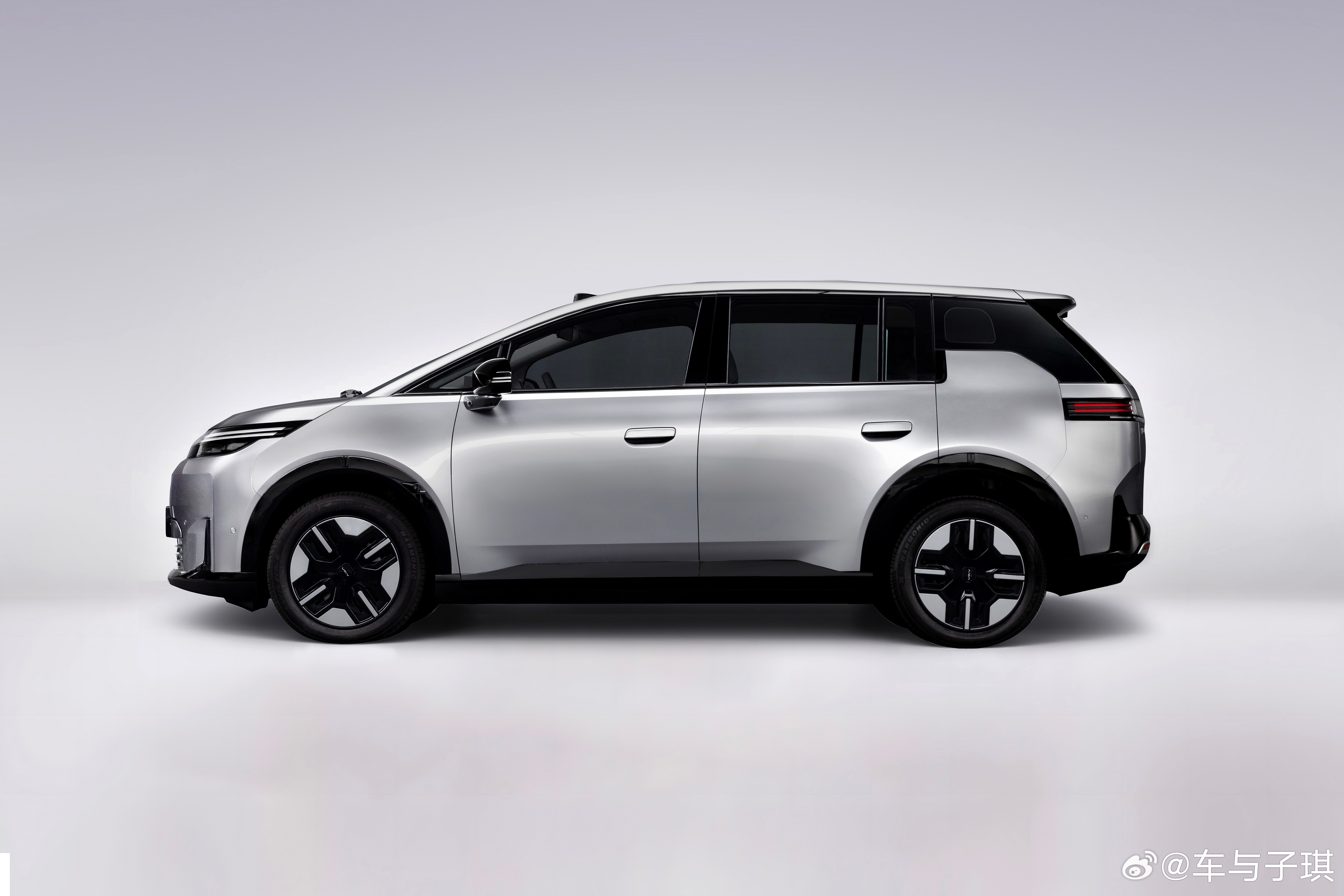 聊聊埃安 N60，这台车的产品思路很务实。它搭载的非晶合金电驱 + 碳化硅电控，