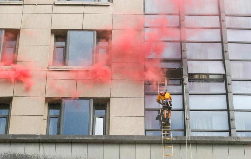 香港多栋高层大厦起火 香港最近火灾频发，让人揪心。11月26日下午，大埔宏福苑外
