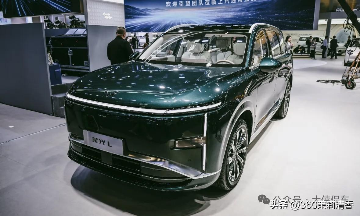 买车后才明白的3件事：
1. 浅色车比黑色车实用太多：白色、浅灰色耐脏不显旧，夜
