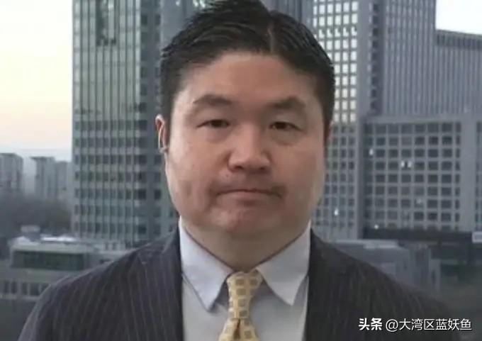 日媒记者千千岩森生怕是没想到，一个提问能让自己成了全世界的焦点。
 
他拦着美总