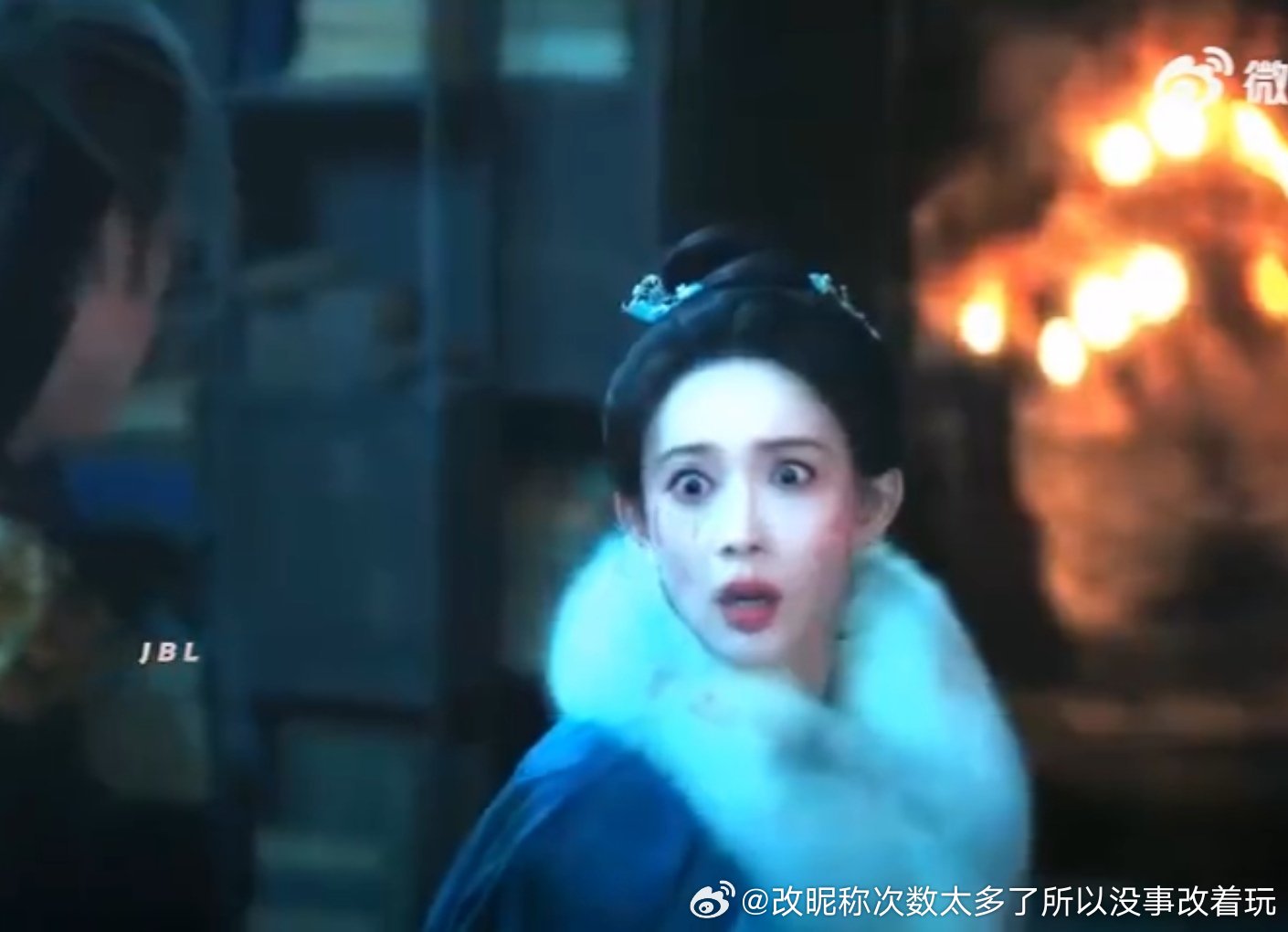 这个无敌网红脸配这个大瞪眼刻板震惊表情也太喜感了 