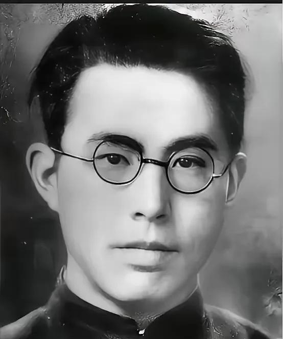 28岁的郑文道在众目睽睽之下两次撞向死神，第一次从疾驰的吉普车跃下满头鲜血，第二