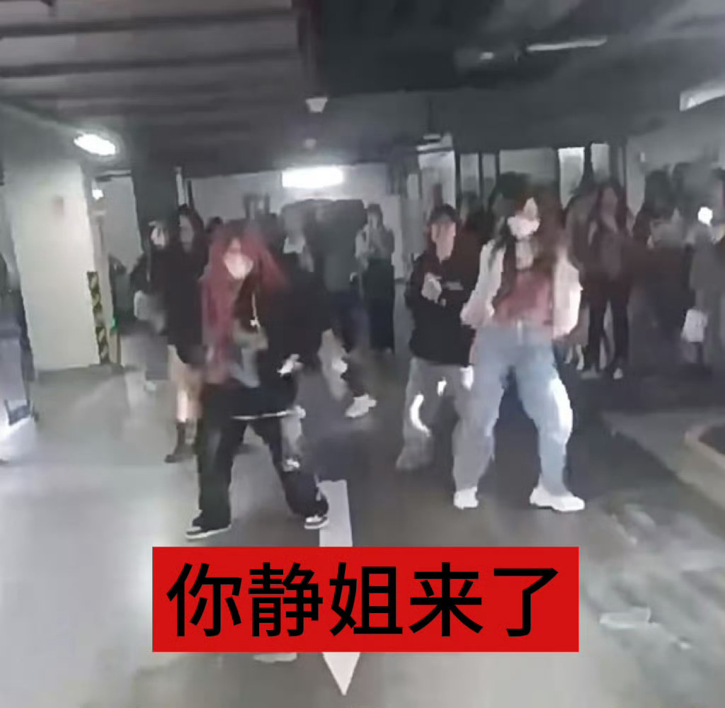 我发条微博也没带大名不到十分钟就来转发我 静姐您们能冷静点吗 
