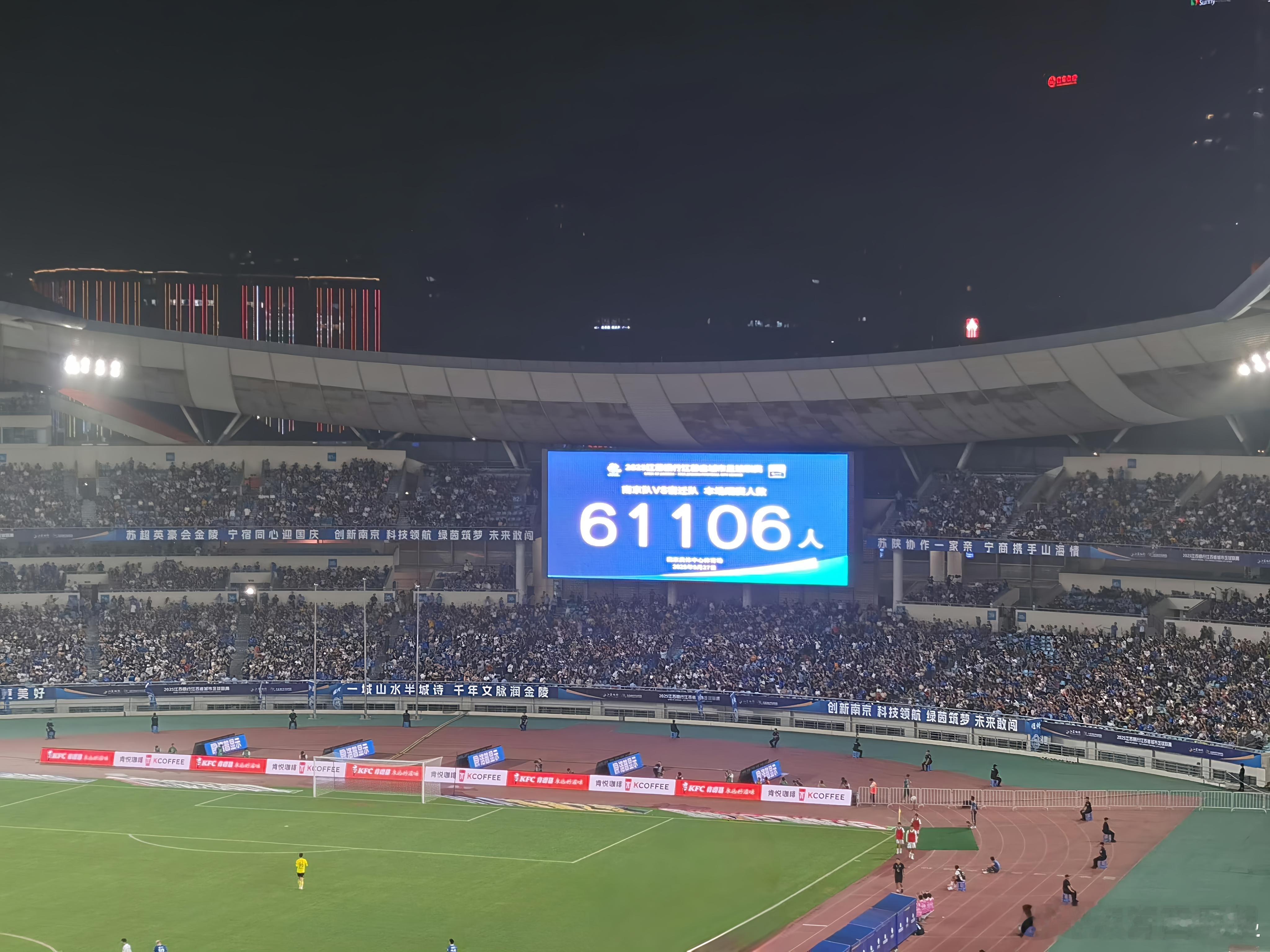南京奥体61106人不说再见每次多放几张票，合着你在这连续刷记录呢[允悲]，直接
