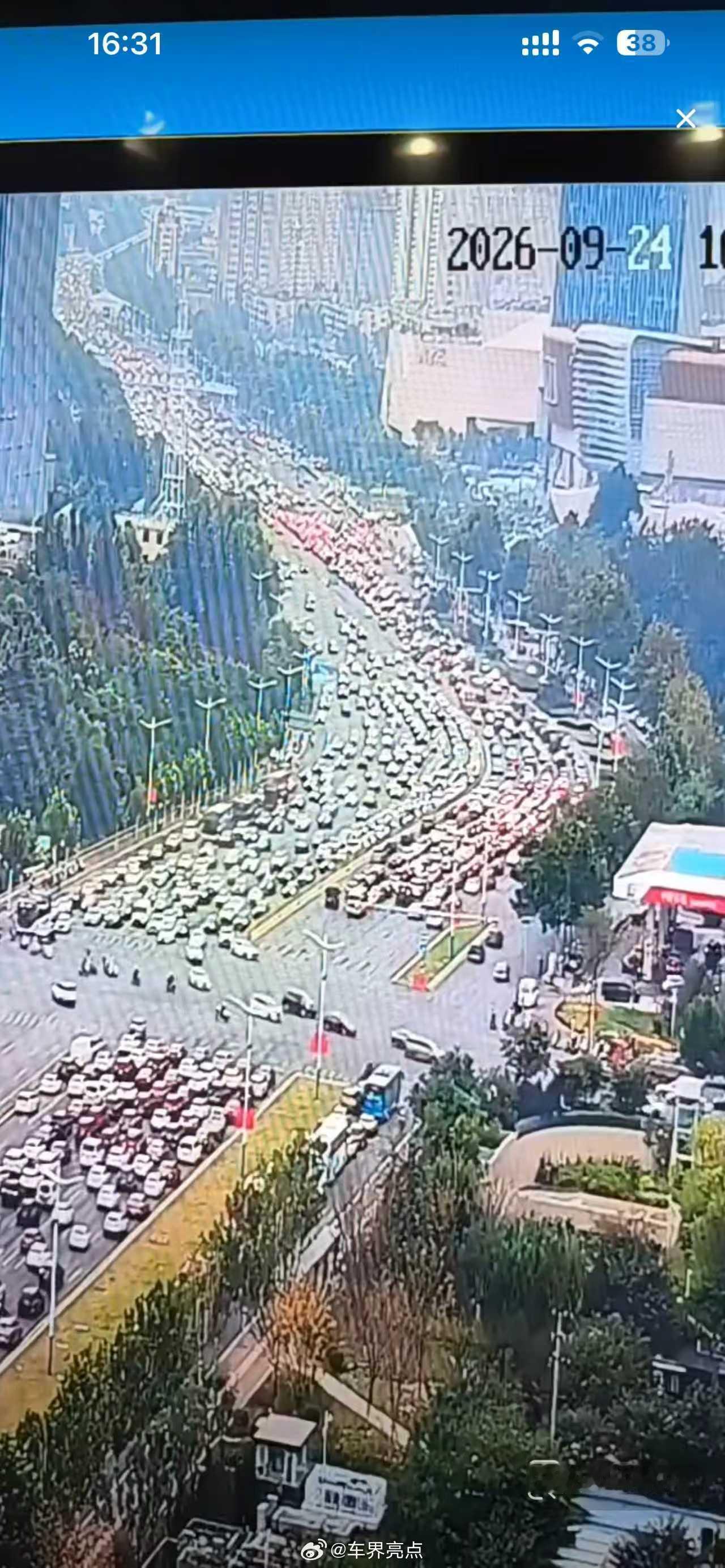 来来来节前晚高峰这就是著名的经十路济南称为“首堵”在座的没有意见吧[允悲]车界亮