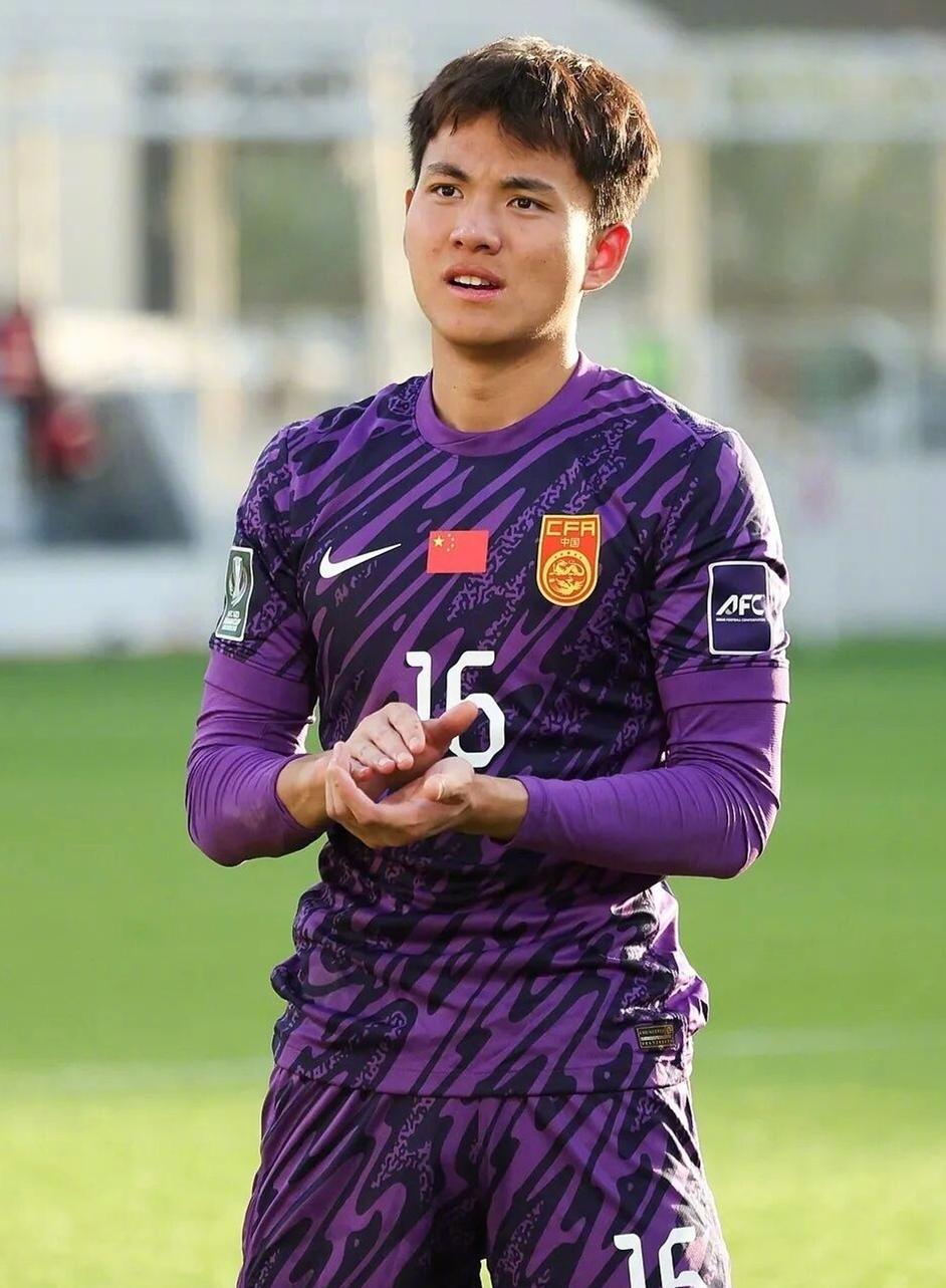 国足最新一期名单出炉，邵佳一没有带上U23国足的门将李昊。在U23亚洲杯中，李昊
