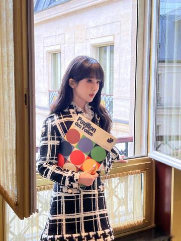 杨紫 小女子不才也会点英语  哈哈哈，好幽默啊 