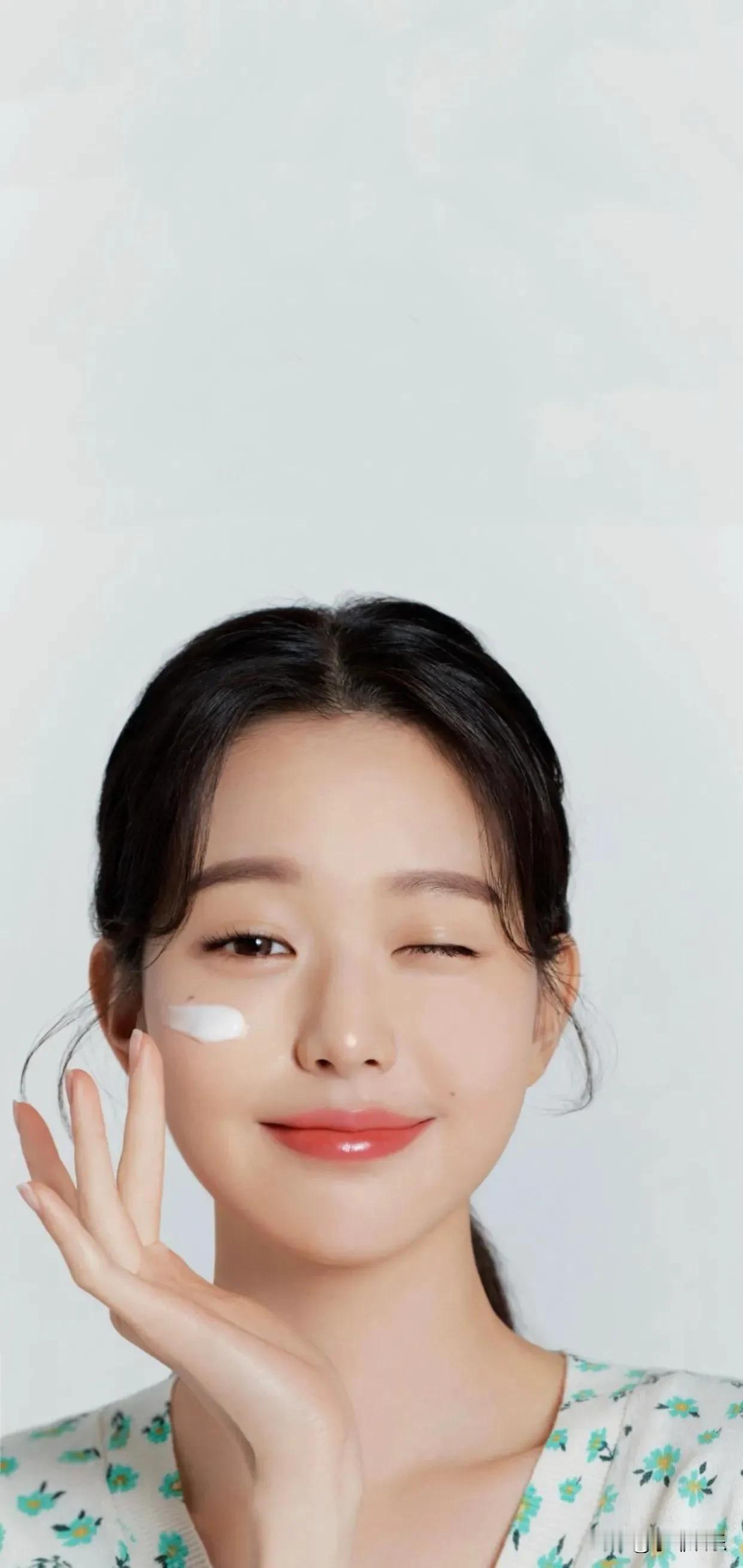 张元英身高171，是韩国第一美女，拥有天使的面孔，马甲线和大长腿，尤物身材让人羡