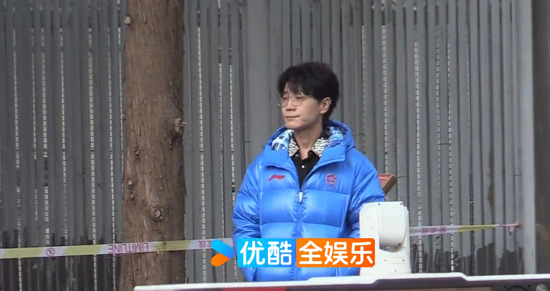 王铮亮现身央视春晚第四次联排 wow王铮亮来了。 