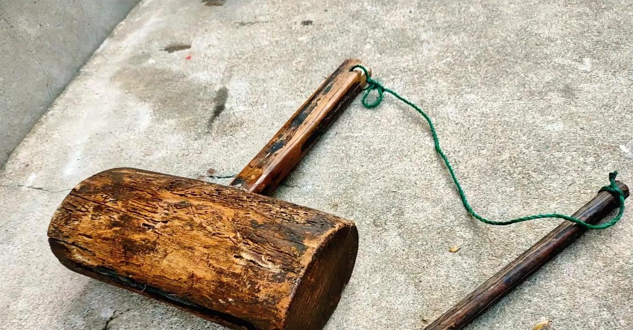 谁见过这玩意儿？我懵了！
家人们谁懂啊！翻出个老物件直接给我整不会了！
圆滚滚的