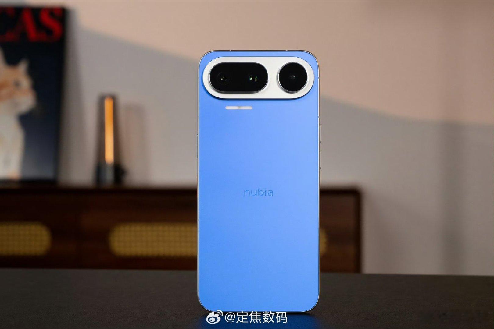 最近最热门的两款机型对比，苹果的iPhone18promax和第二代豆包手机努比