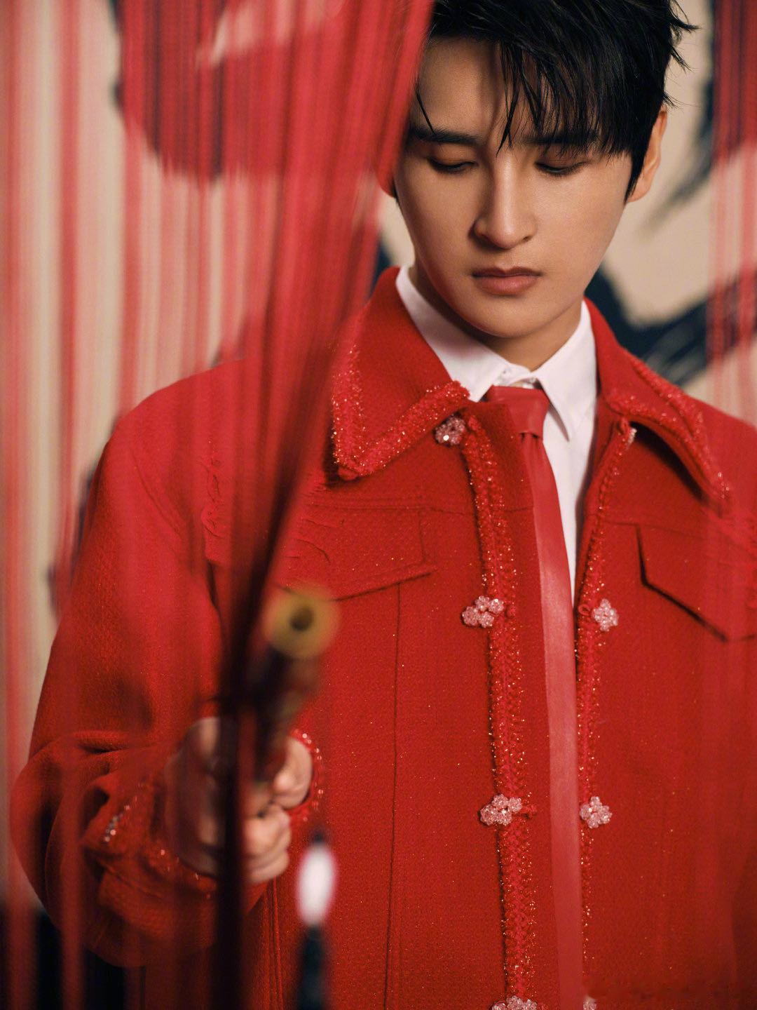 张远祝大家蛇么都好  [笑cry]张远这也太有意思了，给大家送新年祝福还会玩谐音
