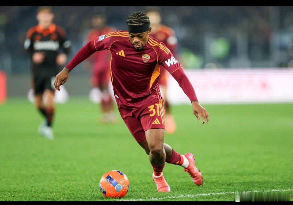 1月6日讯 据《米兰体育报》报道，贝利将因伤缺席与莱切的比赛，罗马可能准备提前终