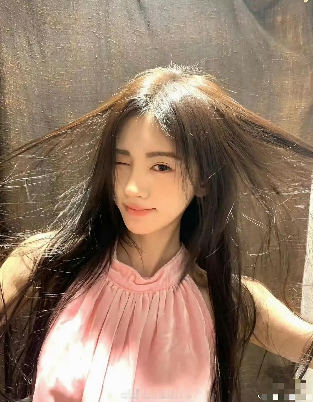 鞠婧祎、虞书欣这不需要比吧，谁美一目了然。 