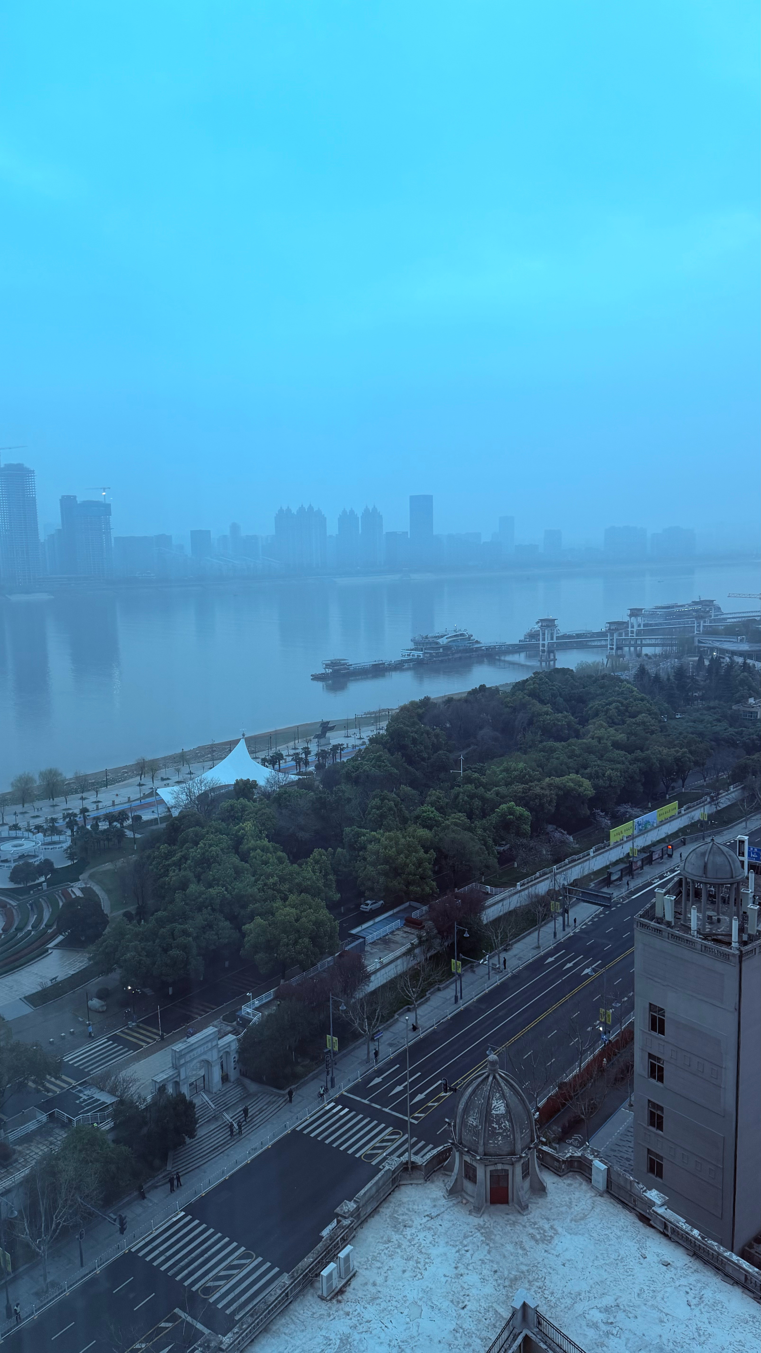 一张图证明我来过这里 早☀️汉马走起🎉🎉 武汉·江滩