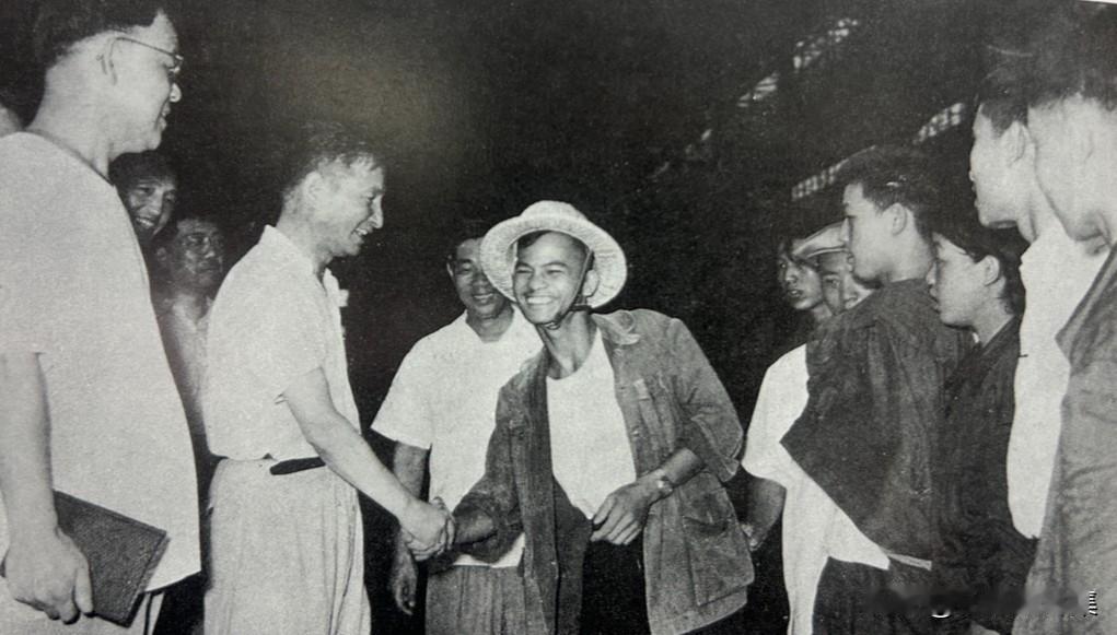 1958年7月7日，时任中共中央副主席、国务院副总理陈云在武汉钢铁公司（武钢）建